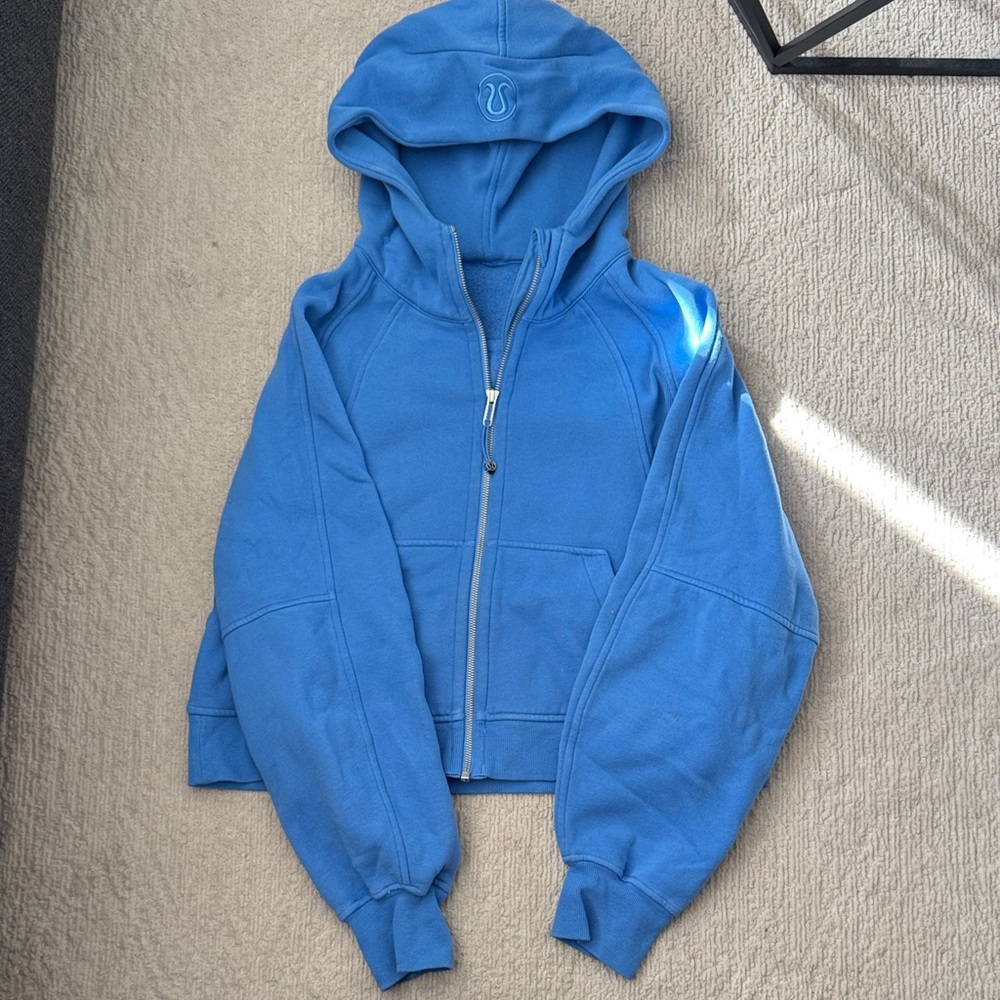 Women’s electric blue Lululemon scuba